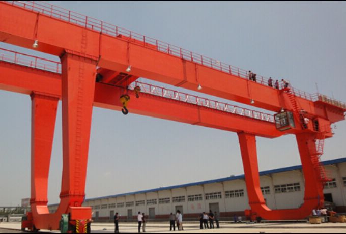 U型雙主梁門式起重機(jī)